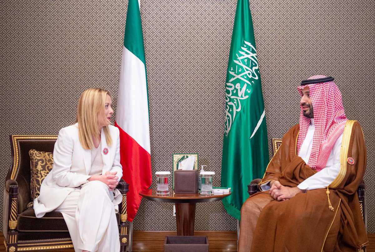 سمو #ولي_العهد يلتقي رئيسة وزراء إيطاليا وذلك على هامش أعمال الدورة الـ 46 للمجلس الأعلى لمجلس التعاون لدول الخليج العربية