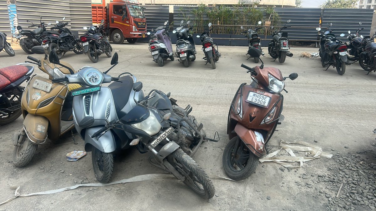 amol_dj's tweet photo. @MPLodha @LODHA highlighting sheer inconvenience caused by Lodha(PCMA team) in regards to parking 2 wheeler bikes in premises.
We are staying here since over a year now &amp; these people have suddenly clamped our bikes.Temporary parking space provided is unorganised.#badmanagement https://t.co/tSp3J63U8c