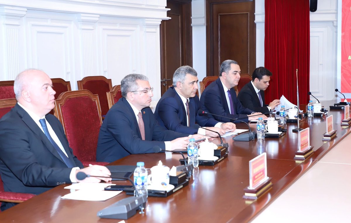 Azərbaycan Respublikası Ali Məhkəməsinin və Məhkəmə-Hüquq Şurasının sədri İnam Kərimovun rəhbərlik etdiyi nümayəndə heyəti Vyetnam Sosialist Respublikasında rəsmi səfərdə olub.

Ətraflı: supremecourt.gov.az/az/media/xeber…