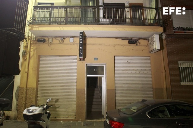 ⚫️La delegada del Gobierno en la Comunitat, Pilar Bernabé, señala, en relación con el asesinato de la mujer de 29 años a cuchilladas a manos de su pareja ayer en Alicante, que ambos estaban en "un proceso de divorcio", pero convivían.

⚫️Y no estaban en el sistema VioGén.