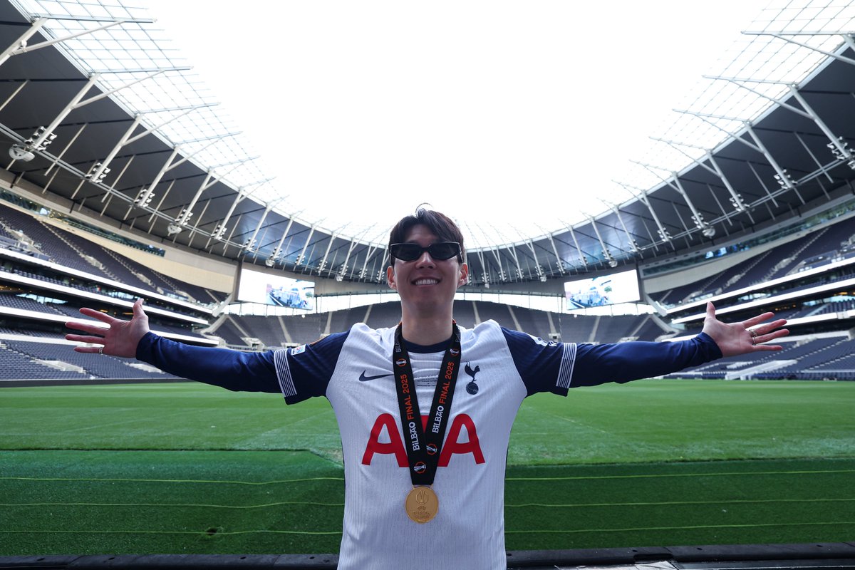 Spurs_India's tweet photo. सोन घर आ रहे हैं 🥺

हीउंग-मिन सोन क्लब छोड़ने के बाद पहली बार टॉटनहैम हॉटस्पर स्टेडियम लौटेंगे, ताकि 10 दिसंबर को हमारे यूईएफए चैंपियंस लीग मैच (एसके स्लाविया प्राहा के खिलाफ) में हमारे घरेलू प्रशंसकों को अलविदा कह सकें।

#SpursIN https://t.co/LiyolgLynA