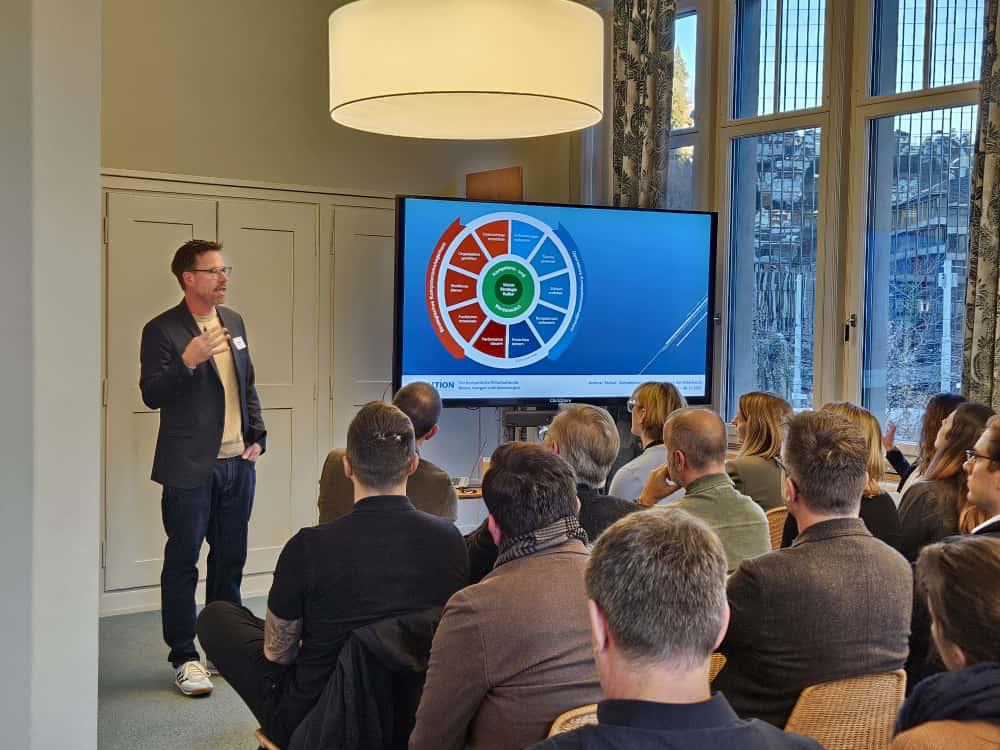 Inolution_AG's tweet image. Kompetenzen 💡 und Einhörner 🦄 zum Gipfeli 🥐 und Kaffee ☕ Genau das durfte ich vor wenigen Tagen am St.Galler HR-Gipfel um 7.30 Uhr zum Thema «Kompetenz trifft Reflexion – Strategien für die Arbeitswelt von morgen» erleben.  

Weiterlesen: linkedin.com/posts/andreasm…