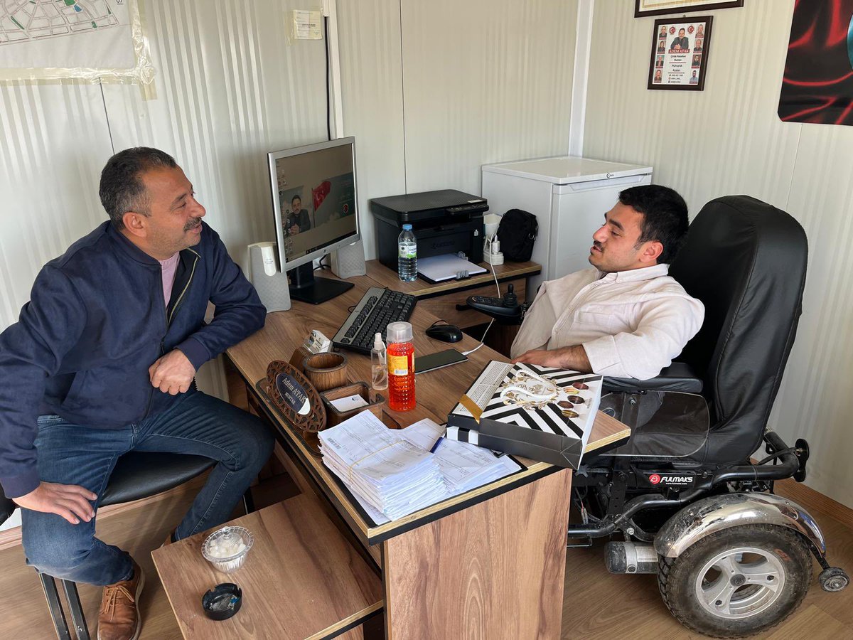 Engellilere farkındalık yaratan, başarılarıyla örnek olan Çiftlik Mahallesi Muhtarı dostum Adem Atak nezdinde tüm engelli bireylerimizin gününü kutluyorum. 

Unutmamak gerekir ki hepimiz birer engelli adayıyız.