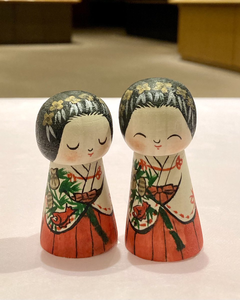 shimanukikokesi's tweet photo. 「縁起がいいね」のこけし

小松 里佳 作品展

12月6日(土)から
遠刈田系伝統こけし 小松里佳工人の作品展を
しまぬき本店店舗で開催！

7日20時からオンラインでも販売です。

https://t.co/hdPbyHY7d4

なお2026年2月にも小松工人の春のこけしの作品展を予定しています
#小松里佳工人 #遠刈田系 https://t.co/DeFKQeaECV