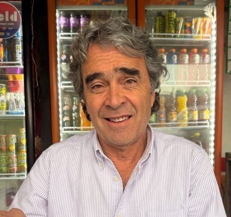 Farmercampo_100's tweet image. Votar por Fajardo y votar por Cepeda es la misma mierda y no abro debate.