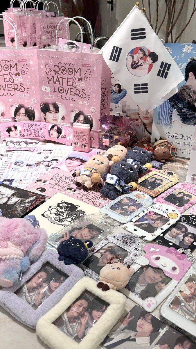 🦌𝑆𝑢𝑛𝑗𝑒𝑜𝑛𝑔𝑧 𝐶𝑎𝑓𝑒 𝑖𝑛 𝐵𝑒𝑖𝑗𝑖𝑛𝑔🐈‍⬛

𝑅𝑜𝑜𝑚𝑚𝑎𝑡𝑒𝑠 𝑜𝑟 𝐿𝑜𝑣𝑒𝑟𝑠？✩  𝐴 𝑃𝑒𝑎𝑐ℎ-𝐺𝑙𝑜𝑤𝑦 𝐷𝑟𝑒𝑎𝑚

29 𝑁𝑜𝑣𝑒𝑚𝑏𝑒𝑟 2025

#순정즈 #숑넨 
#sunjeongz