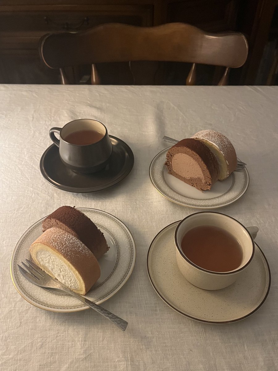 0423uin's tweet image. 堂島ロールショコラとプレーン🍴