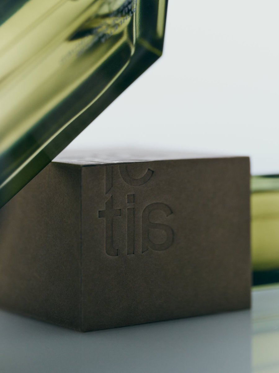 アスレティア UNTIL THE CLOUDS CLEAR 動と静。よい時も、揺らぐ時も。 そのままの感情を映し出し、あなたの