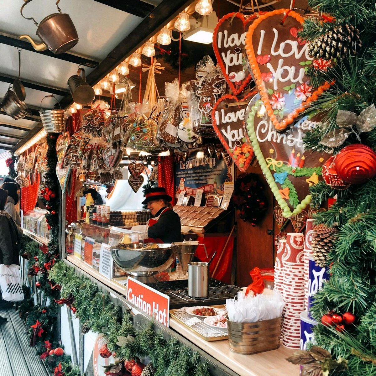 KellyReportBlog's tweet image. Ready for festive adventures? 🎄 

Discover the best Christmas markets across the UK — food, lights, crafts &amp;amp; festive magic!

Explore here 👉 thekellydianereport.co.uk/2025/10/28/the…
.
.
.
.
#ChristmasMarkets #UKTravel #FestiveSeason #WinterGetaways #TheKellyDianeReport