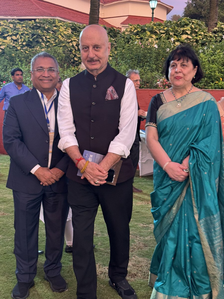 Anupam Kher tweet media