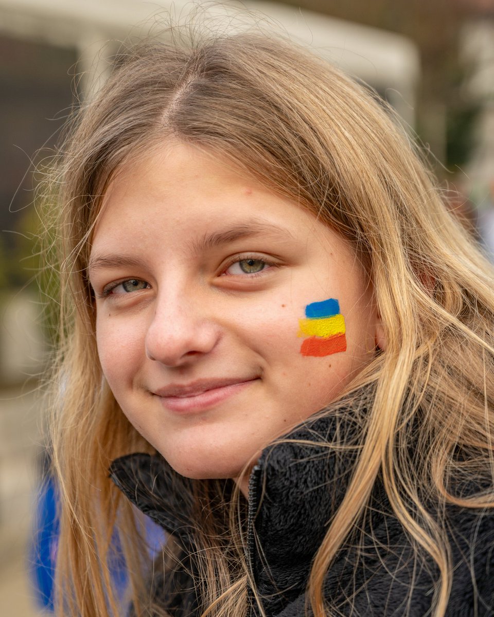 We celebrated Romania’s National Day in style! 😄 BSB students and staff danced the traditional hora, enjoying music and laughter, while our impressive buildings were beautifully adorned with the national flag. 💙💛❤️ What a joyful day! 

#BSB #WeAreBSB #FeelingExcellent