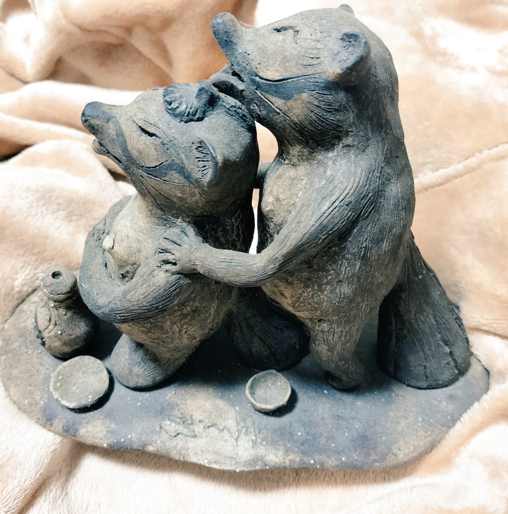 そういえば瀬戸焼狸を探してたら
信楽狸の研究されてた
冨増純一先生の一品を発見
信楽行ってももう見当たらなくて
即お迎え