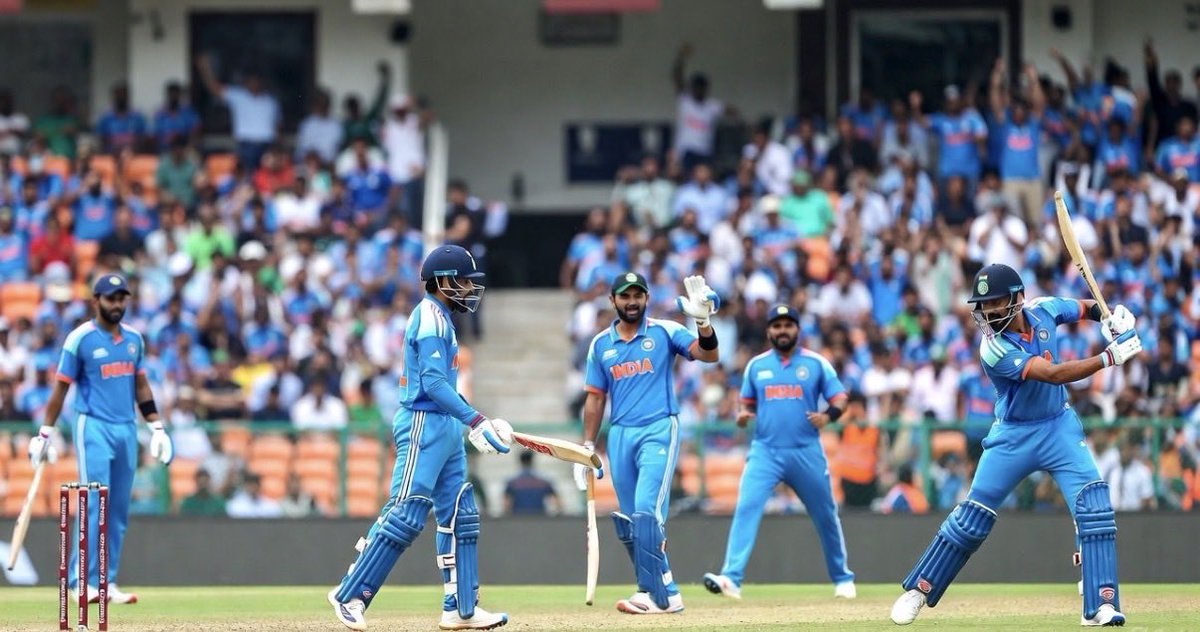 SibbalTechTalks's tweet image. #ViratKohli𓃵🏏🔥 India on fire in the 2nd ODI vs SA! Virat Kohli &amp;amp; Ruturaj Gaikwad smashing fifties, powering us to a strong total in Raipur. Can the Proteas chase this down? Let&apos;s go Team India! 🇮🇳💪 #INDvSA #ViratKohli #CricketFever #BleedBlue