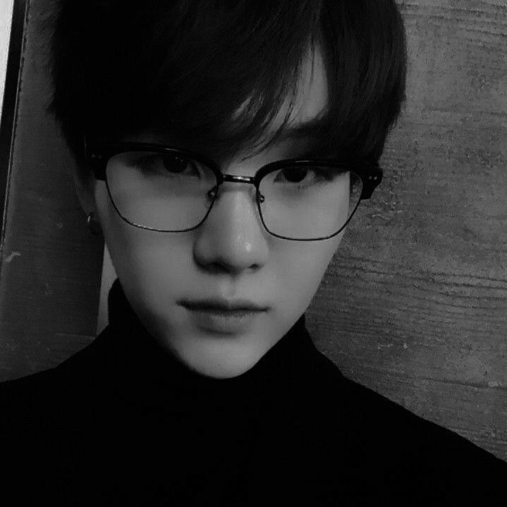 sh7eehok's tweet image. Glasses sweethearts༄♡︎
#ARSD #ARMY #ARMYSelcaDay #RM #김남준 #SUGA #AgustD #민윤기 #NAMGI