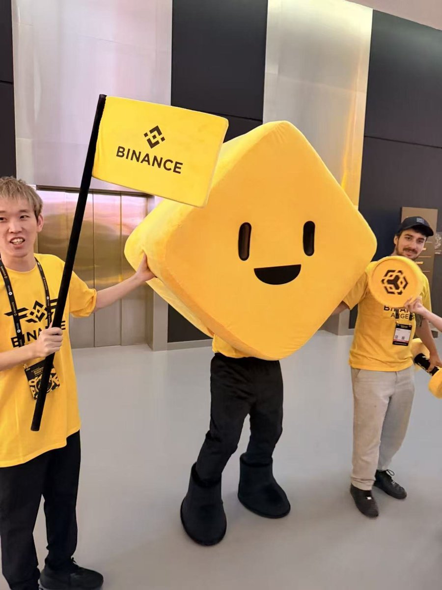 Sphere365's tweet image. CZ刚宣布要回归币安广场，

币安广场右上角那个AI助手logo，就是 $bibi ，每个币种都有这个标志。

产品已经很能打了：实时分析、购买建议，还能30秒读完白皮书

币安官方AI基建都在用这个形象，之前的吉祥物 $PALU 怕是要被替换

0x9212cf1f9f4a9c69bb010146ba5b0725169d4444