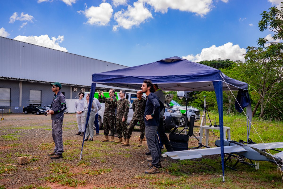 We welcomed the <a href="/exercitooficial/">Exército Brasileiro 🇧🇷</a> (DCT/CTEx) to Xmobots for a technical visit and demonstration of the Nauru 100D. 🤝

We appreciate your presence and look forward to continuing to promote national technology together. 🇧🇷

#XmobotsDefense #CTex #Nauru100D #BrazilianArmy