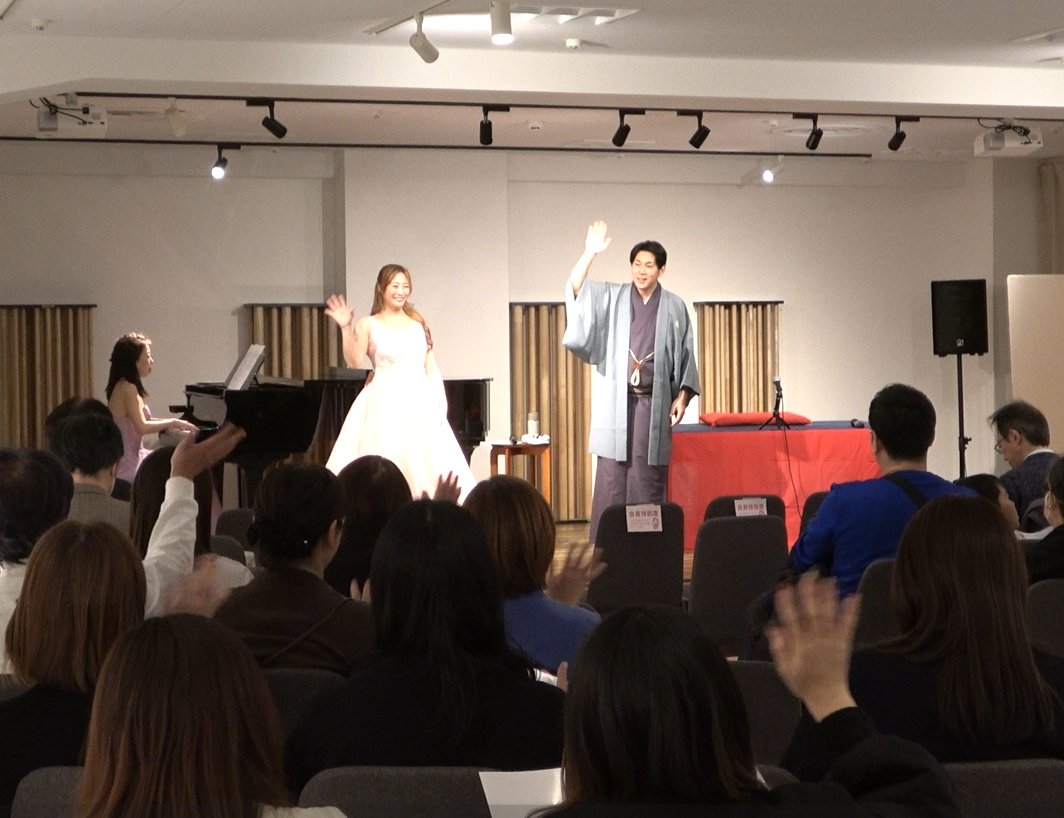 yukiko_ono's tweet photo. 11/29（土）#全国ツアー2025 ～ #愛しい人の名は ～ラスト5ヶ所目 #大阪公演 第2部の様子です。💕

他の写真はこちら。
⇒ https://t.co/ZYZt2NVyd9

#全国ツアー #今福音楽堂 #落語家 #立川志ら門 #全国ツアーファイナル #BOCCIOLI #IBOCCIOLI #奥大樹 https://t.co/OwcmTBYnlS