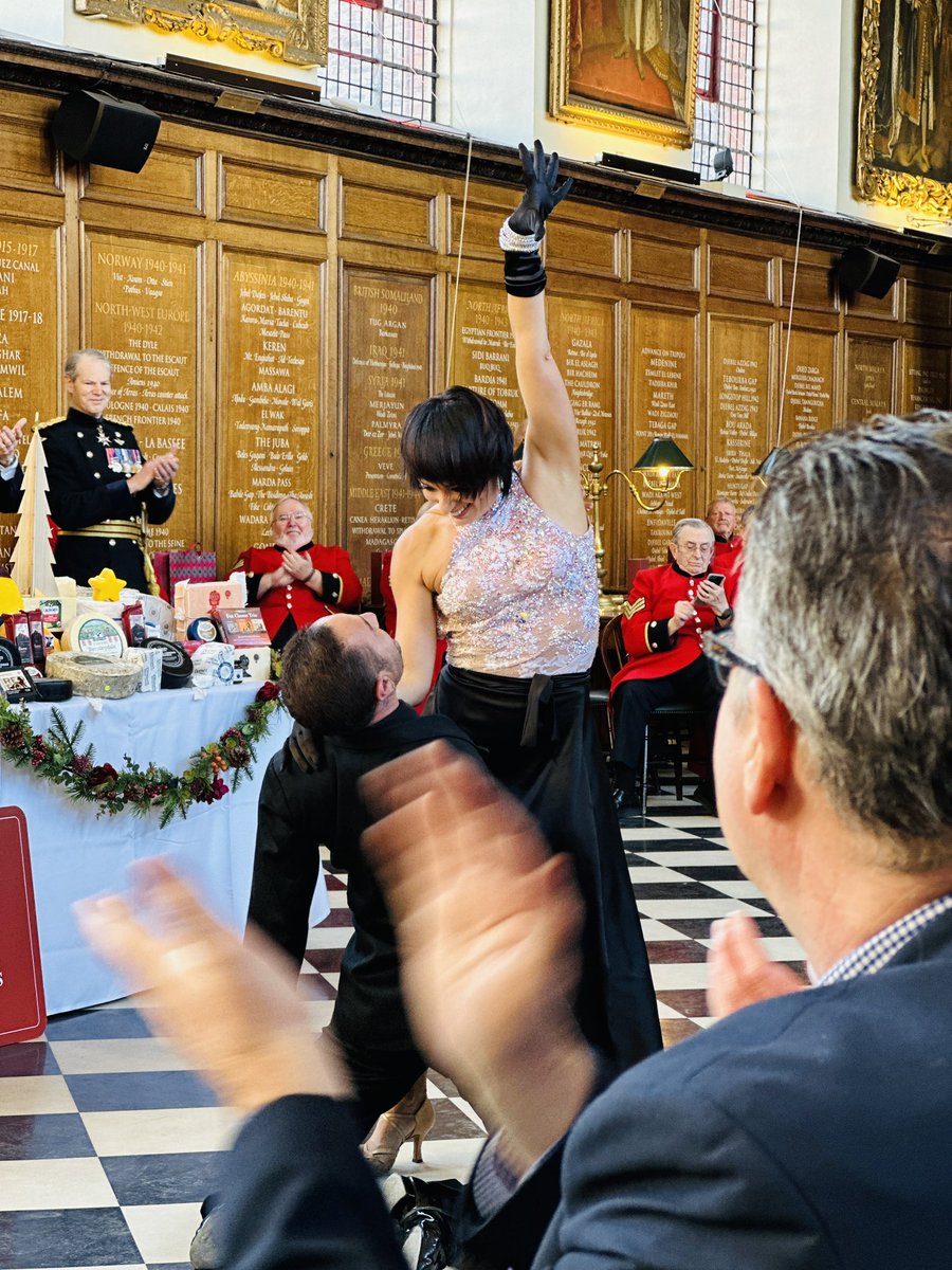 Special guests <a href="/bbcstrictly/">BBC Strictly ✨</a> alumni <a href="/FlaviaCacace/">Flavia Cacace-Mistry</a>-Mistry and @VincentSimone get Christmas started with a stunning performance at the Christmas #CheeseCeremony <a href="/RHChelsea/">Royal Hospital Chelsea</a>
