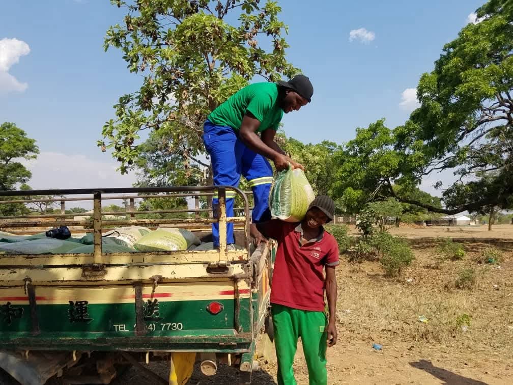 🌾Did you know?
Smallholder Farmers grow 70% of Zambia’s food, yet many still struggle to reach reliable markets. 
At AgriEn, we're bridging that gap, linking farmers, off-takers &amp; financier to build stronger fairer market systems.
👉 what limits farmers' market access?