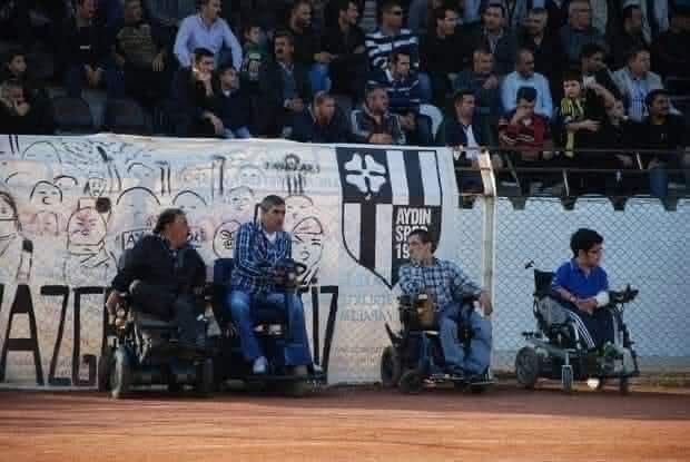 "Sevgi, dayanışma ve empati ile engelsiz bir yaşamı hep birlikte inşa edeceğiz."

"Sevgi varsa, engel yoktur! Engelliler Günü Kutlu Olsun."