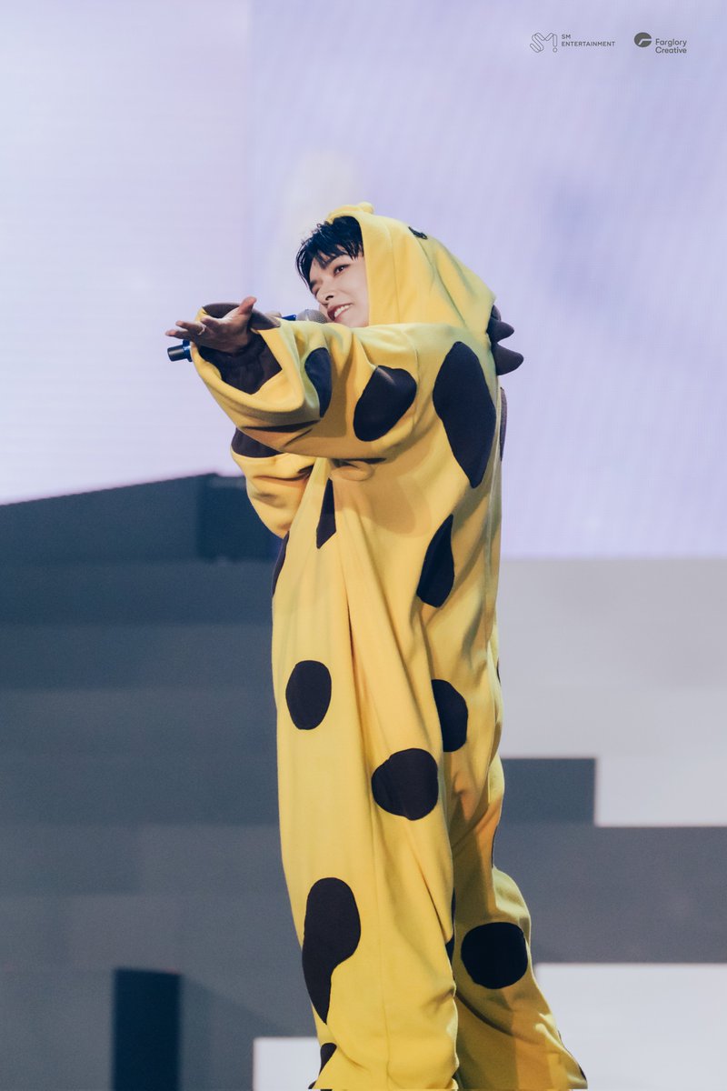 yogurtyoyo621's tweet photo. SS10 IN TAIPEI 🦒
#려욱 #RYEOWOOK 
cr: Farglory Creative 
https://t.co/eiI82Vkciv https://t.co/FmQE5ojidO
