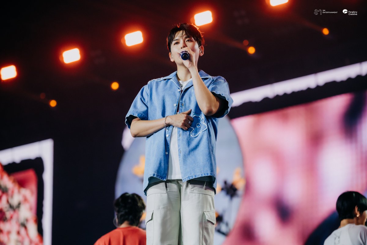 yogurtyoyo621's tweet photo. SS10 IN TAIPEI 🦒
#려욱 #RYEOWOOK 
cr: Farglory Creative 
https://t.co/eiI82Vkciv https://t.co/FmQE5ojidO