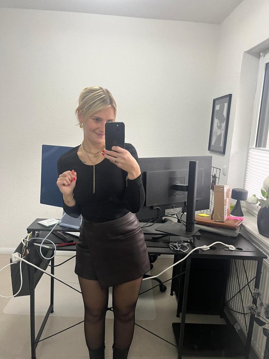 Hey honey, come visit my page! It's hot there. 💦💦
 onlyfans.com/shelly_offizie…