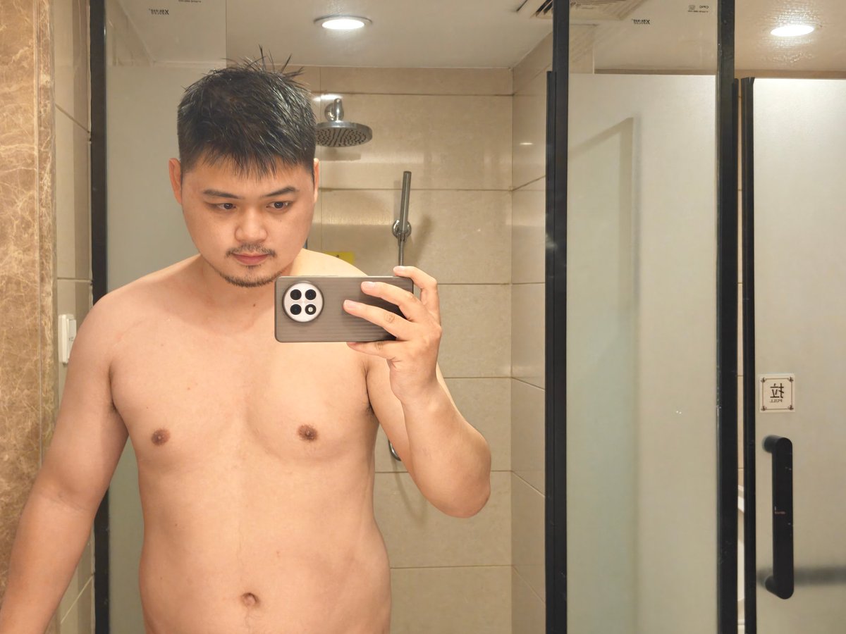 看什么看 tweet media