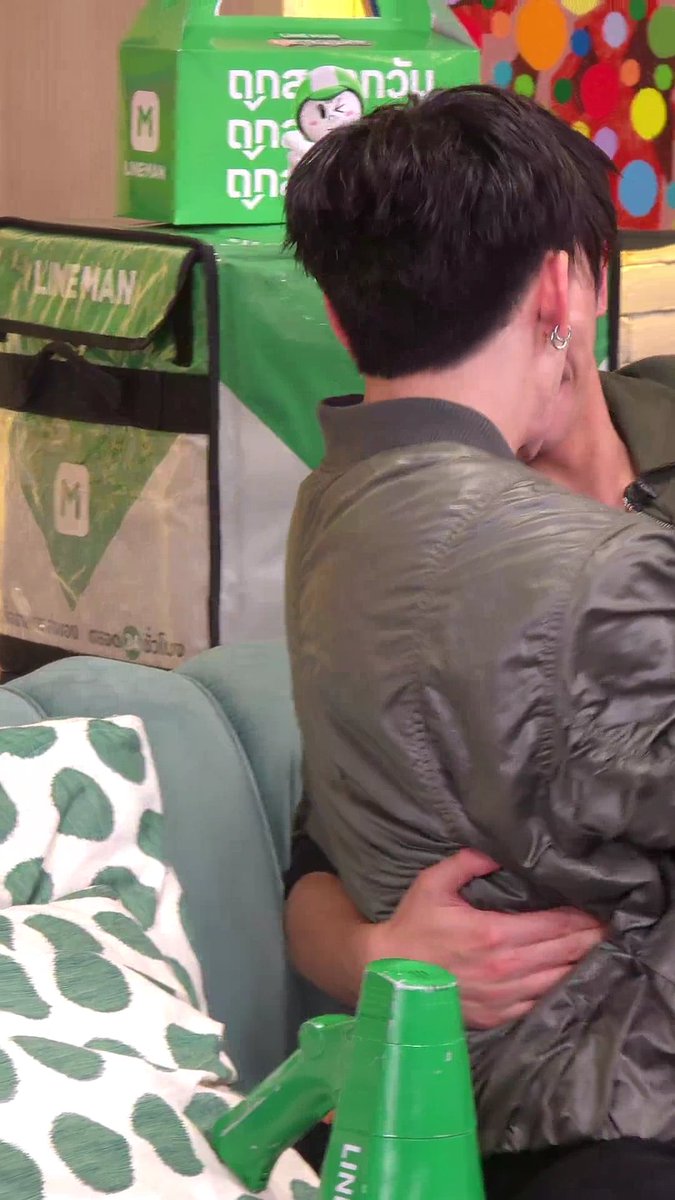 TrendPerthSanta's tweet image. his hand placement🫠🫠🫠🫠

PST x LINE MAN

#LINEMANถูกสุดทุกวันwithPST