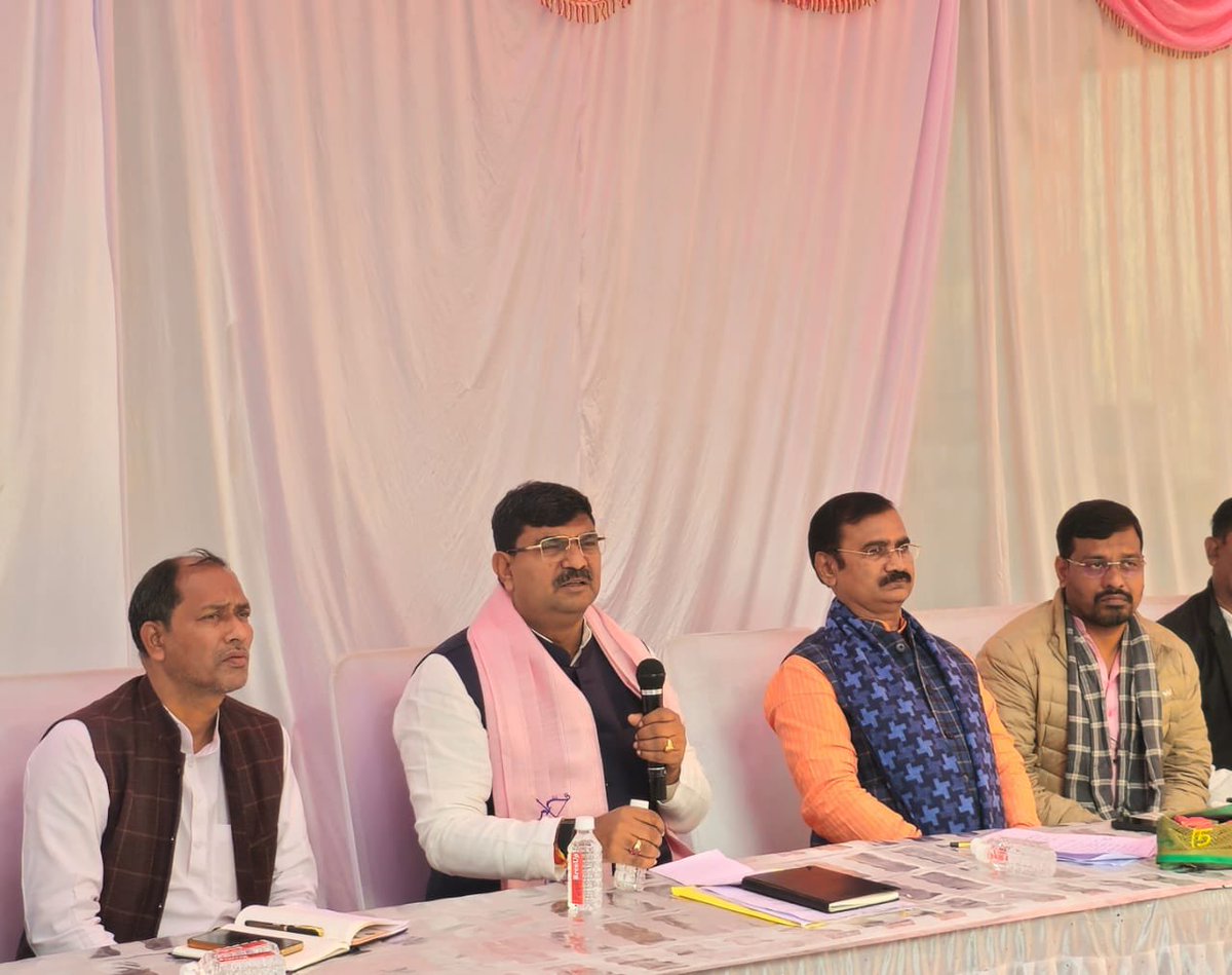 idharampalsingh's tweet image. आज वाराणसी में रोहनिया विधानसभा के रोहनिया मंडल के शक्तिकेंद्र - शिवदासपुर -1 एवं शिवदासपुर-2 के प्रभारी / संयोजक, बूथ अध्यक्ष, BLA-2, बूथ प्रवासी की मतदाता विशेष गहन पुनरीक्षण (S.I.R) अभियान के निमित्त समीक्षा एवं आगामी कार्य हेतु बैठक किया।