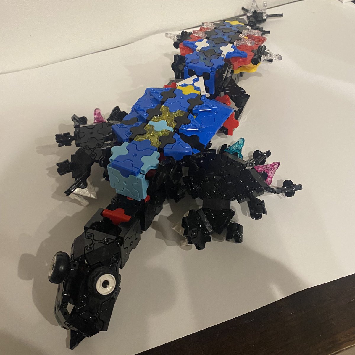 zero_63's tweet photo. ニックネーム:  ラキュー好きのすけ
タイトル:  メカのまま生きているヘビ
年齢:  6
一枚目:ヘビラゴンZ1
二枚目:ヘビラゴンZ2
Z2に進化すると攻撃力と防御力あがる
#LaQ芸術祭2025冬の陣フリー
#LaQ
@LaQbl https://t.co/gwc7nqsDS3