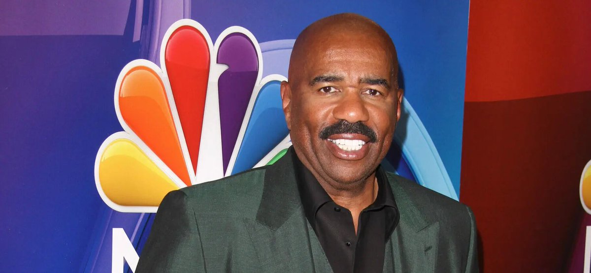 Cultination1's tweet image. 🇺🇸IL ENVOIE UN TÉLÉVISEUR CHAQUE ANNÉE À LA PROFESSEURE QUI LUI A DIT QU’IL N’APPARAÎTRAIT JAMAIS À LA TÉLÉVISION.

Au début du collège, alors qu’il souffrait d’un bégaiement sévère, Steve Harvey a écrit dans un exercice scolaire qu’il voulait devenir animateur télé.

Sa…