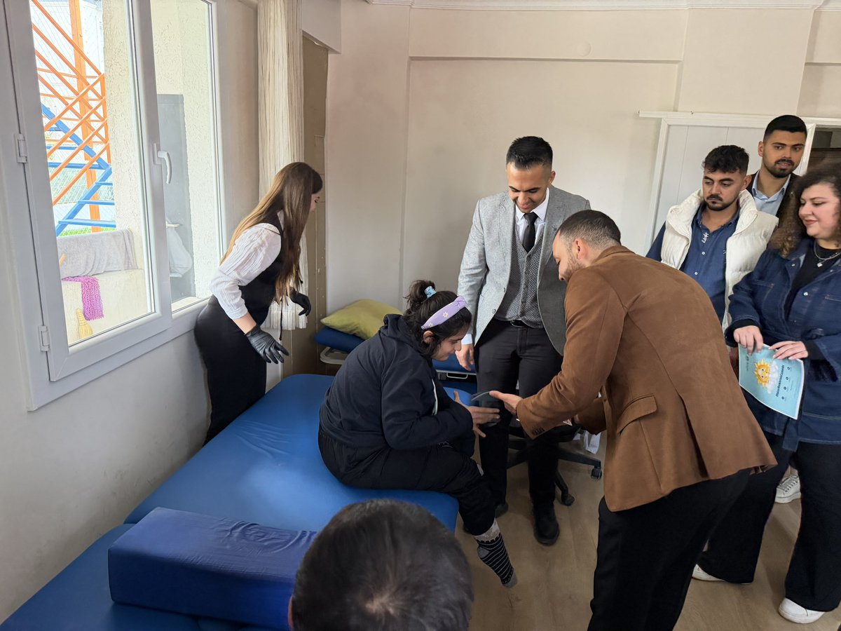 Hatay Ak Parti Gençlik Kolları  İl Başkanı Sn.Behçet Akın  Ve teşkilatı 3 Aralık Dünya Engelliler günü sebebiyle kurumumuzu ziyaretleriyle bizleri mutlu etmiştir. Ziyaretlerinden dolayı teşekkür eder, çalışmalarında başarılar dileriz.