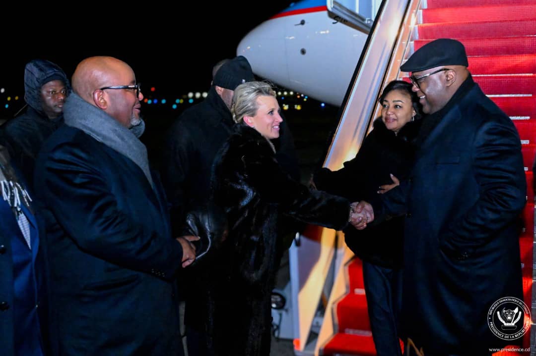 acprdcongo's tweet photo. #USA: Le Président  de la République  démocratique du Congo,Félix Tshisekedi, est arrivé mercredi à Washington DC aux États-Unis d'Amérique, pour prendre part à la cérémonie de signature de l'accord de paix entre la RDC et le Rwanda, sous la médiation du Président Donald Trump, selon la Présidence congolaise.

"Le Président de la République, Félix-Antoine Tshisekedi Tshilombo, est arrivé à Washington aux États-Unis d'Amérique, pour prendre part à la cérémonie de signature de l'accord de paix entre la RDC et le Rwanda destiné à mettre fin à la guerre à l'Est du pays, à répondre aux attentes de paix des populations de Goma, Bukavu, Rutshuru, Masisi, Nyiragongo et de toutes les localités martyrisées par la guerre", a indiqué la source.

Une rencontre tripartite est prévue  jeudi 4 décembre à la Maison Blanche entre les Présidents Donald Trump, Félix Tshisekedi et Paul Kagame, a ajouté la source.
