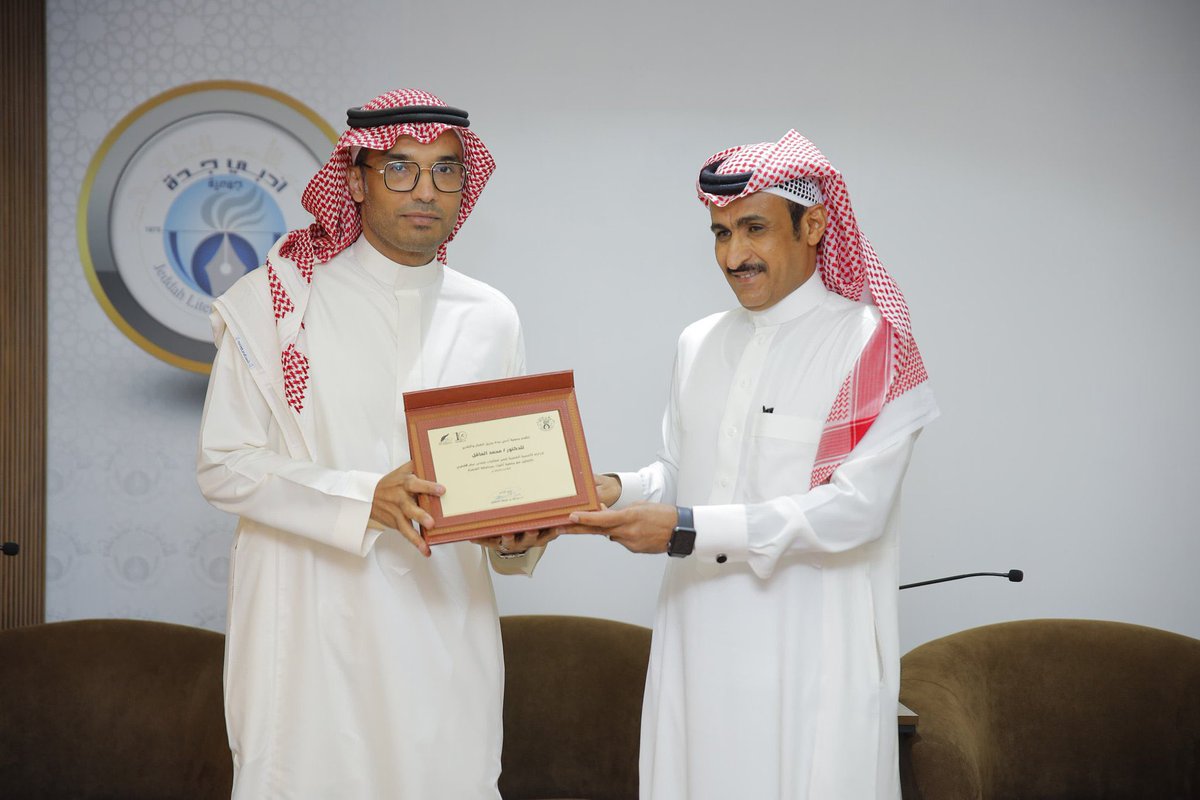 ABOASEL1430's tweet photo. شرُفت مساء أمس بإدارة أمسية شعرية في جمعية #أدبي_جدة بمشاركة نخبة من شعراء #القنفذة:
د. محمد القوزي
أ. عبدالله السيد
أ. عبدالله العبدلي
أ. أبو طالب الشقيفي

جاءت الأمسية ضمن فعاليات منتدى عبقر الشعري، وبالتعاون مع جمعيتي أضواء وشغف.
فشكرًا لهم ولما يقدمونه من خدمة للمشهد الثقافي. https://t.co/3MKXndtHA7