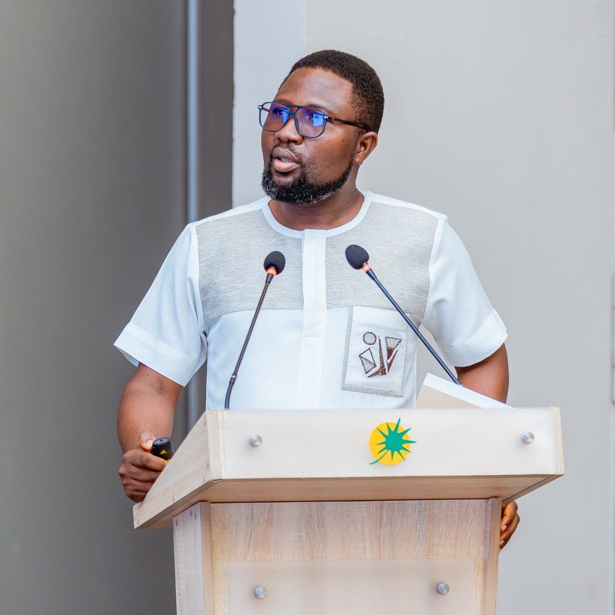 twnafrica01's tweet photo. "Africa must boldly own its transition" - Dr Ferdinand Tornyie, UNU-INRA

@FoLTurkana @The_SARWatch @AfricanAmdc @ECA_OFFICIAL
#AfricaCriticalMinerals #EnergyTransitionAfrica #AfricaEconomicTransition #FoLTSARWTWNAccra https://t.co/nj8ykcjLXG