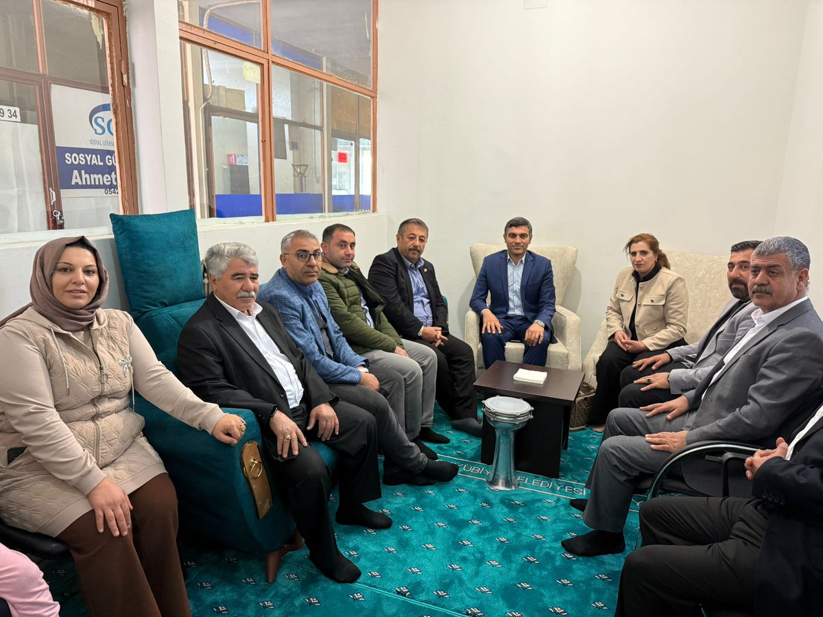 ak_karakecili's tweet photo. 3 Aralık Dünya Engelliler Günü münasebetiyle Şanlıurfa Engellileri Yaşatma ve Yardımlaşma Derneği Başkanı sayın Maksut Dügerli ve Yönetim Kurulu Üyelerini ziyaret ettik.
@Ahmet_Davutoglu @OmerrUnal @GelecekPartiTR @sanlieyyd @maksut5663 @AkcuraReyhan @Feritcevik63 @myesilX https://t.co/rQ5CnvGvUD