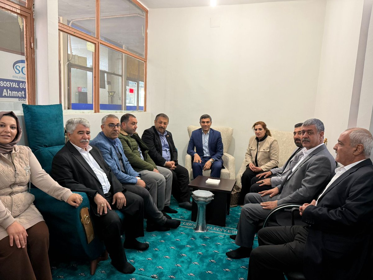 ak_karakecili's tweet photo. 3 Aralık Dünya Engelliler Günü münasebetiyle Şanlıurfa Engellileri Yaşatma ve Yardımlaşma Derneği Başkanı sayın Maksut Dügerli ve Yönetim Kurulu Üyelerini ziyaret ettik.
@Ahmet_Davutoglu @OmerrUnal @GelecekPartiTR @sanlieyyd @maksut5663 @AkcuraReyhan @Feritcevik63 @myesilX https://t.co/rQ5CnvGvUD