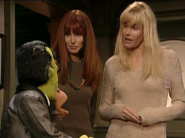 Disney_Wiki's tweet image. Happy Birthday, Daryl Hannah
For Disney, she portrayed Madison in the 1984 film #Splash and Lizzie in #MyFavoriteMartian.
She also appeared along with her sister, Page, in episode 212 of #MuppetsTonight, and the 1991 TV documentary, The Best of Disney: 50 Years of Magic.
