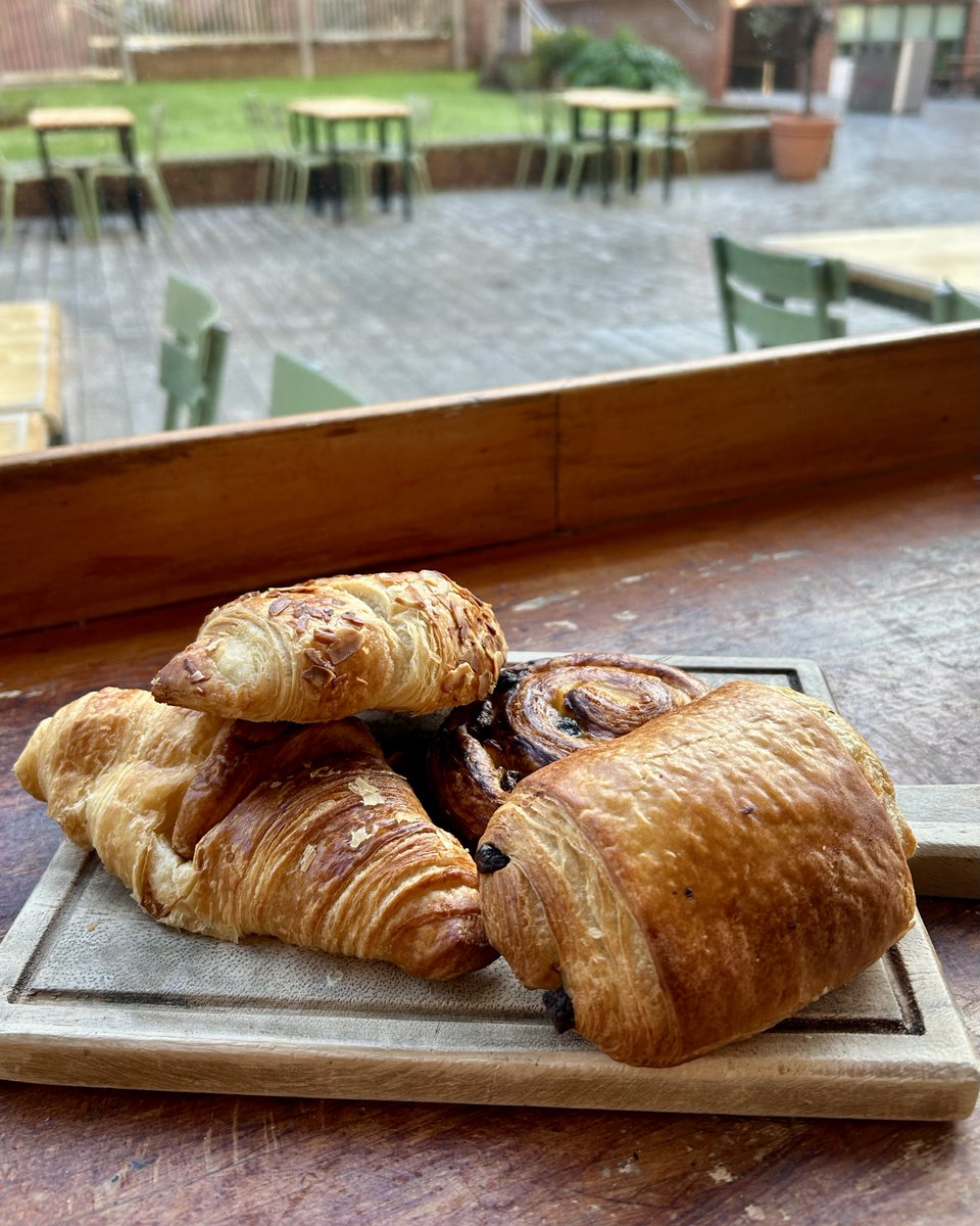 Day 3 – Three French Hens 🐔

Head over to Chandos Deli for a taste of France - we love their pain au chocolat, pain au raisin and croissants 🥐

#12DaysOfChristmas #FestiveJoy #Christmas #Princesshay #Exeter