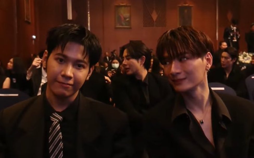 ohmnonized's tweet photo. they really love to stare at each other, aye?

#KristSingto #คริสสิงโต 
#GMMTVxTPDA2025 
#tpda2025 https://t.co/tk5QPtsu4R
