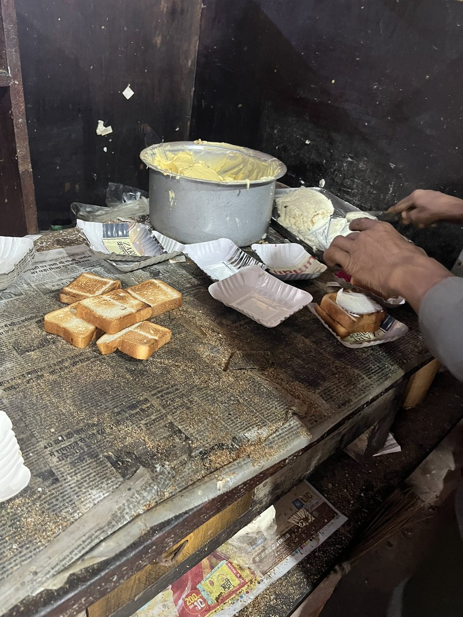 RRK_coder's tweet image. Ticking off Varanasi’s must-try(3): Laxmi Chaiwale’s White Makhan Toast 😋😋