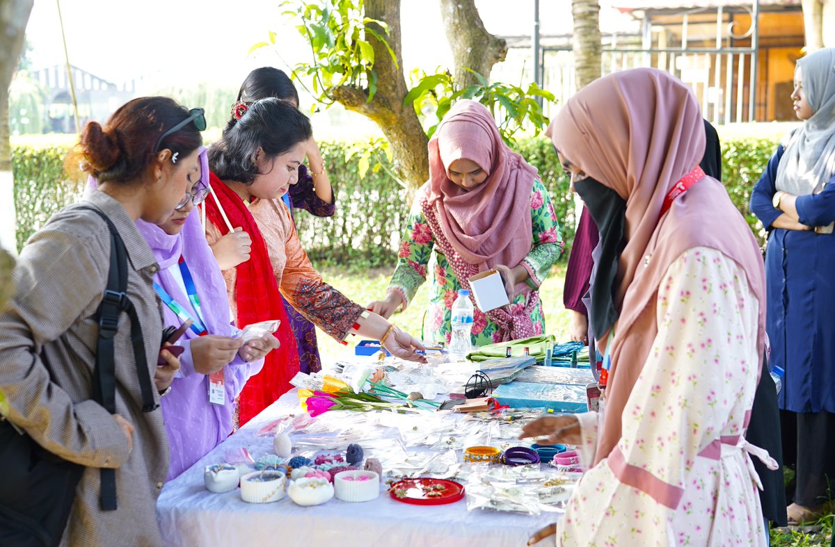 DaffodilPoly's tweet image. 👏 Annual Picnic 2025-এ ড্যাফোডিল পলিটেকনিকের শিক্ষার্থীদের অভিনব উদ্যোগ!

ড্যাফোডিল পলিটেকনিকের শিক্ষার্থীরা এবার পিকনিকে শুধুমাত্র আনন্দেই সীমাবদ্ধ থাকেনি, পাশপাশি নিজেদের দক্ষতা, সৃজনশীলতা ও উদ্যোক্তা চিন্তাধারার প্রমাণ দিলো। ই উদ্যোগ সত্যিই প্রশংসনীয়।

#Daffodilpolytechnic