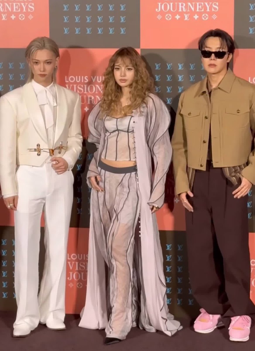 เชี่ยขนลุกกก เฟรมแห่งปีมากกก เฟลิกส์ลิซ่าเจโฮปโคตรเริ่ดโคตรปึ้งงง HA LV ฝั่งเกาหลีเริ่ดชิบบบ ระดับตัวท้อปวงการทั้งนั้น

LISA X THE LV PLACE 
#LISAxLouisVuitton