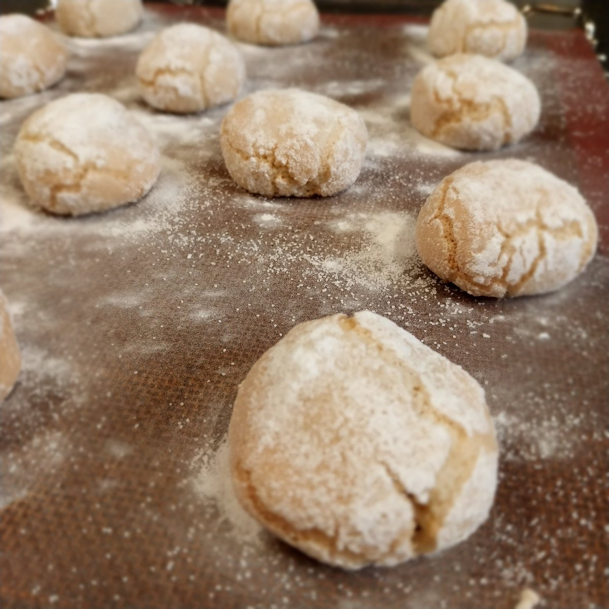 DeWoord's tweet photo. #Weihnachtsbäckerei 
#amaretti https://t.co/FyHyGm7jCv