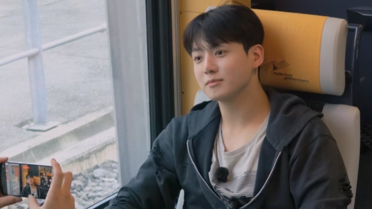 진짜.....극악무도하다...남친이 찍어줄 때의 표정이....