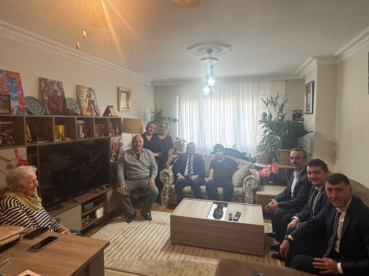 Kaymakamımız Cevdet Ertürkmen, Şişli Belediye Başkan Yardımcısı İzzettin Öztosun, SYDV Müdürü Serkan Kararmaz ve Halide Edip Adıvar Mahalle Muhtarı Aslan Kaya ile birlikte Şehit Polis memuru Ozan Özmen’in kıymetli ailesini ziyaret etti.