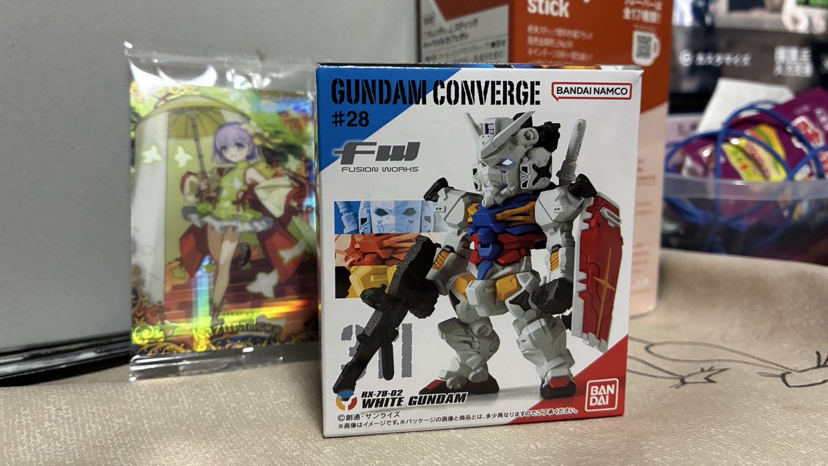 仕事の帰りに寄ったスーパーでコンバージが安くなってたので、白い