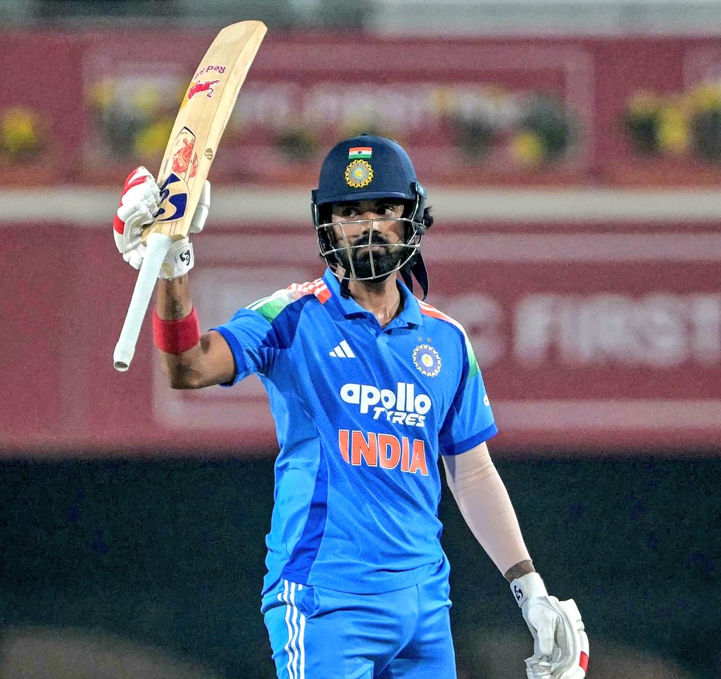Kl Rahul once said "i just want to be in the playing XI, which means wherever, You go there and bat and play for the team".

He proved again :
- Opener ✅
- Middle Order ✅
- Finisher ✅
- Wicket Keeper ✅
- Fielder ✅
- Captain ✅

KL RAHUL CAN DO EVERYTHING IN CRICKET 🇮🇳