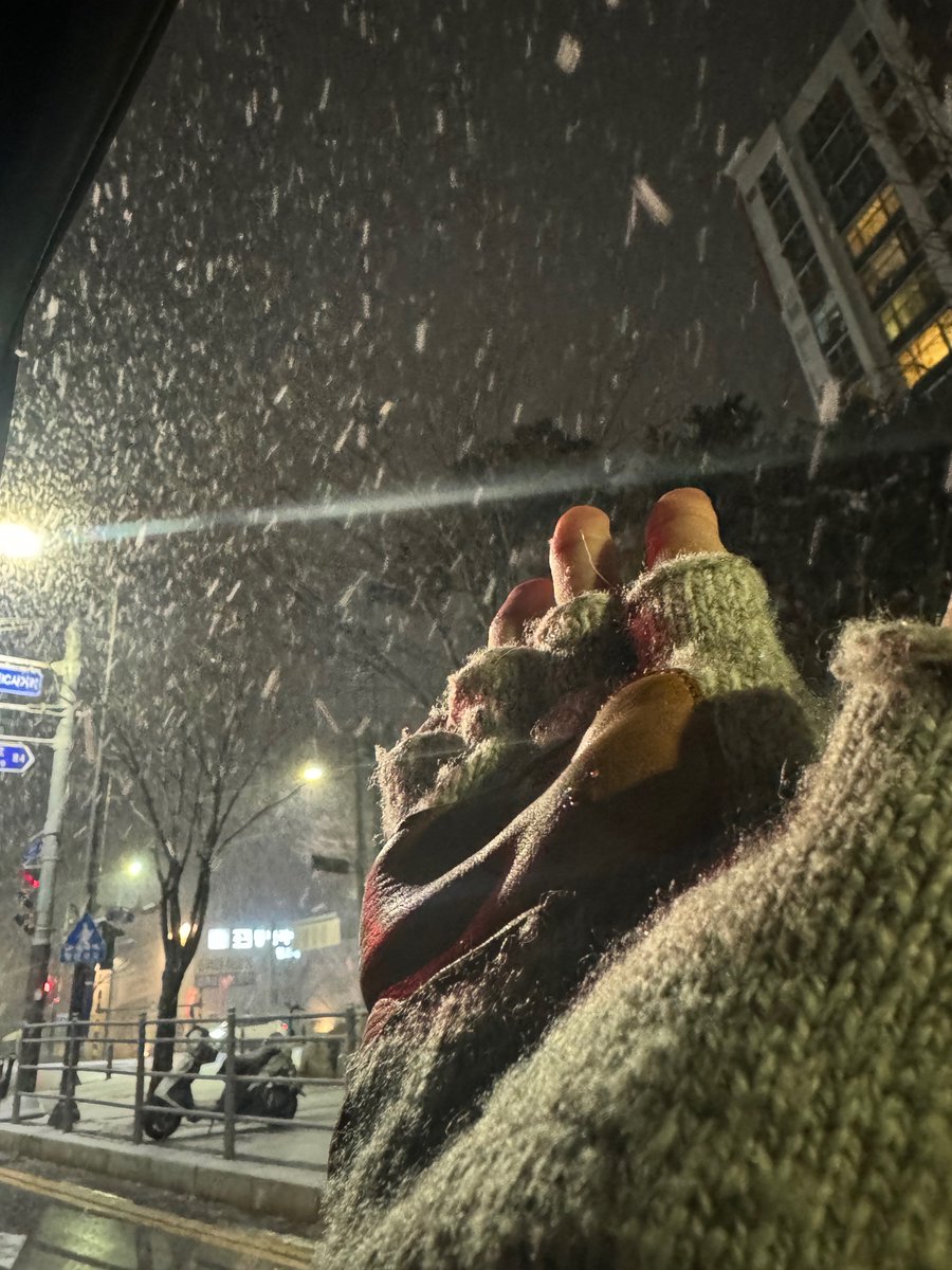 meotgccc's tweet image. 저 윤재혁선배랑 첫눈 보고 싶어요